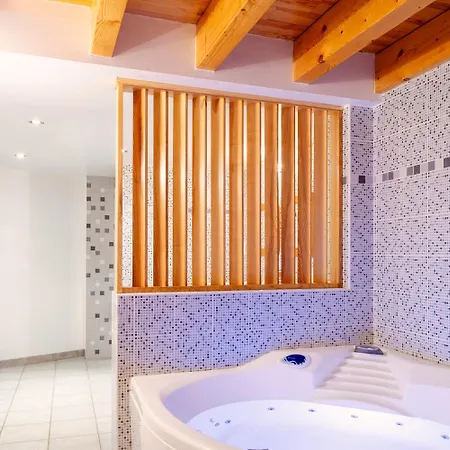 Les Bouteillers 6/8 Personnes * Brion (Lozere)